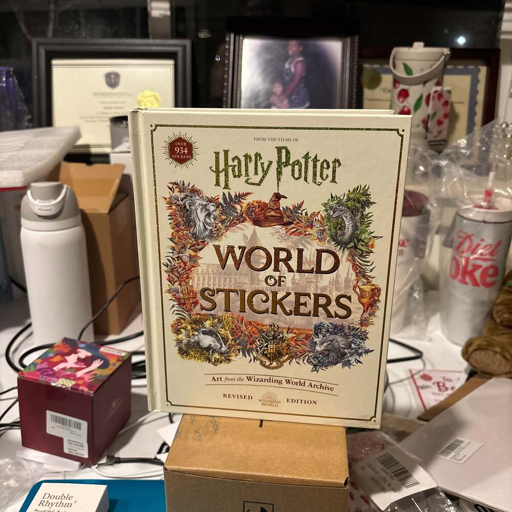 Harry Potter World of Stickers: Art from the Wizarding World Sticker Book